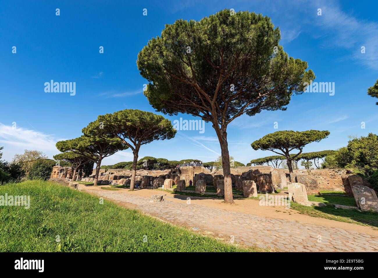 Ruinas antiguas de los edificios romanos en Ostia Antica Archeological Site, colonia fundada en el siglo VII a.C. cerca de Roma, Patrimonio de la Humanidad de la UNESCO. Foto de stock