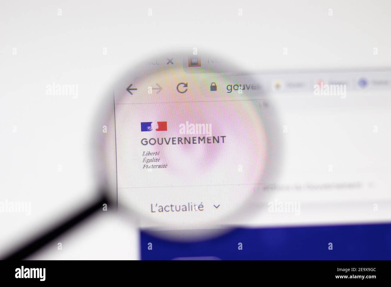 Los Angeles, EE.UU. - 1 de febrero de 2021: Página web del Gobierno de Francia. Gouvernement.fr logo en pantalla, editorial ilustrativa Foto de stock