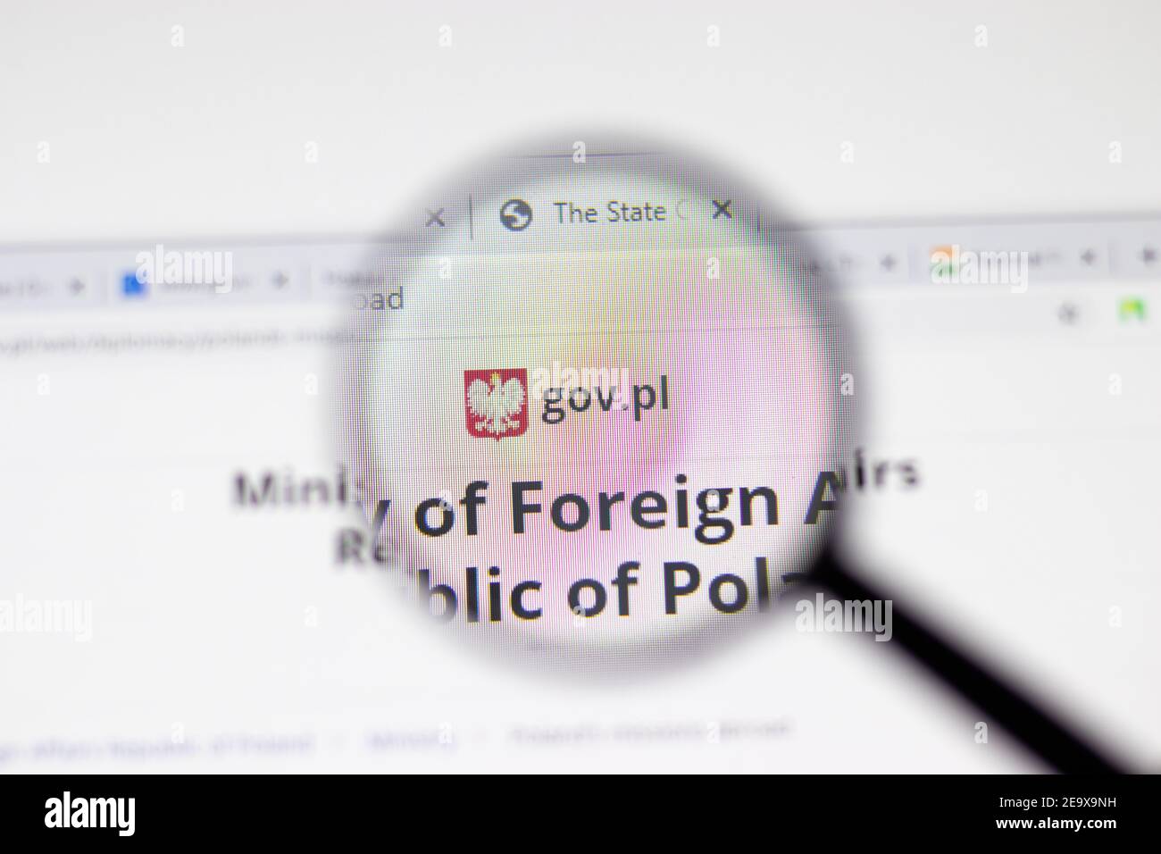 Los Angeles, EE.UU. - 1 de febrero de 2021: Página web del gobierno de Polonia. Gov.pl logo en pantalla, editorial ilustrativa Foto de stock