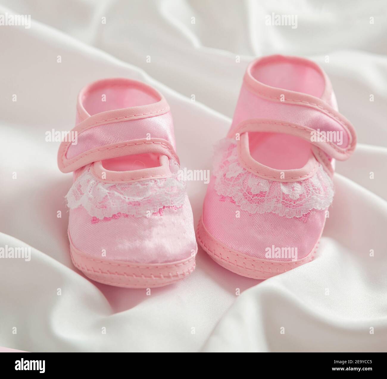 Zapatos bautizo fotografías e imágenes de alta resolución - Alamy