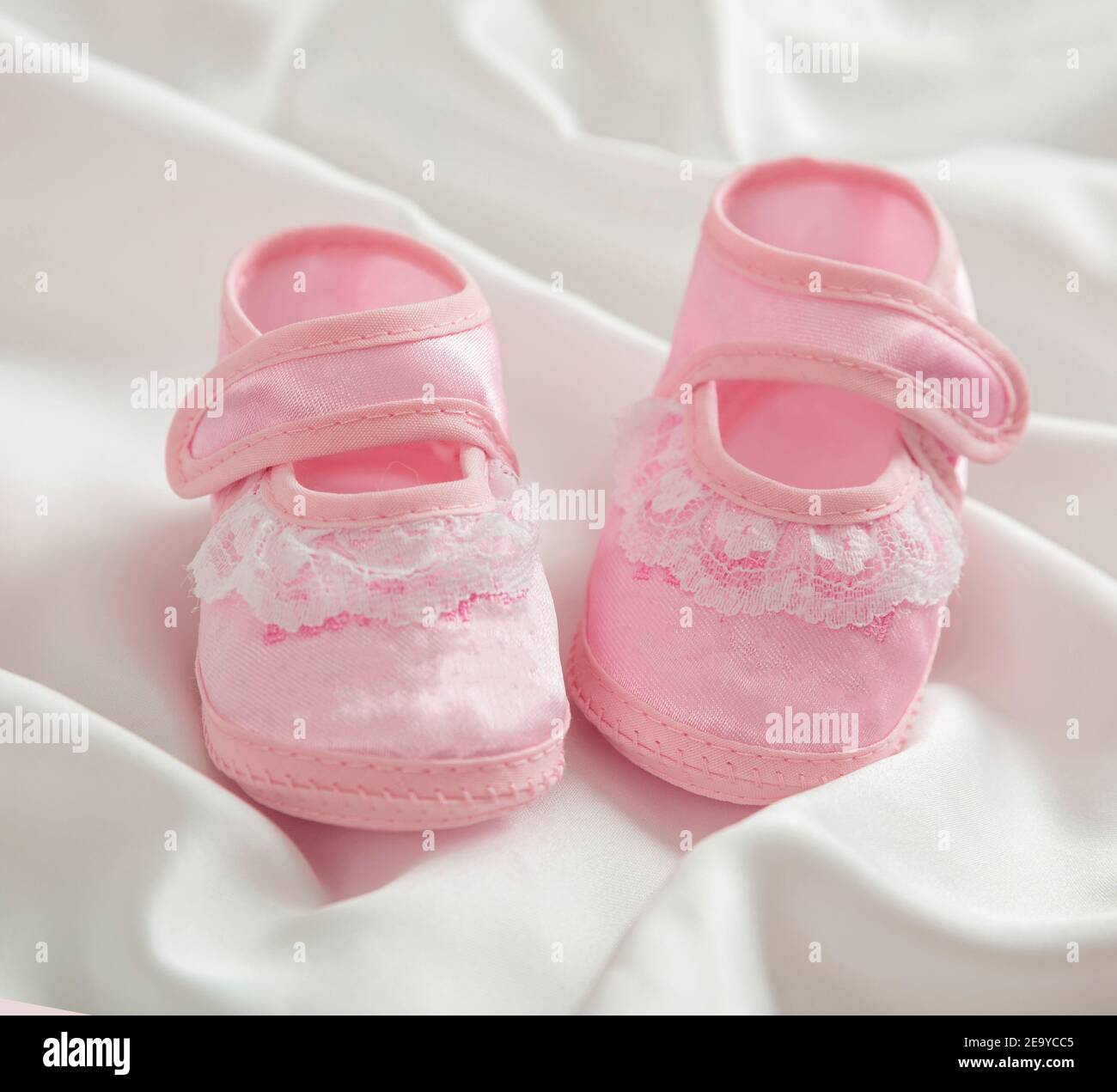 Zapatos de bautizo fotografías e imágenes de alta resolución - Alamy