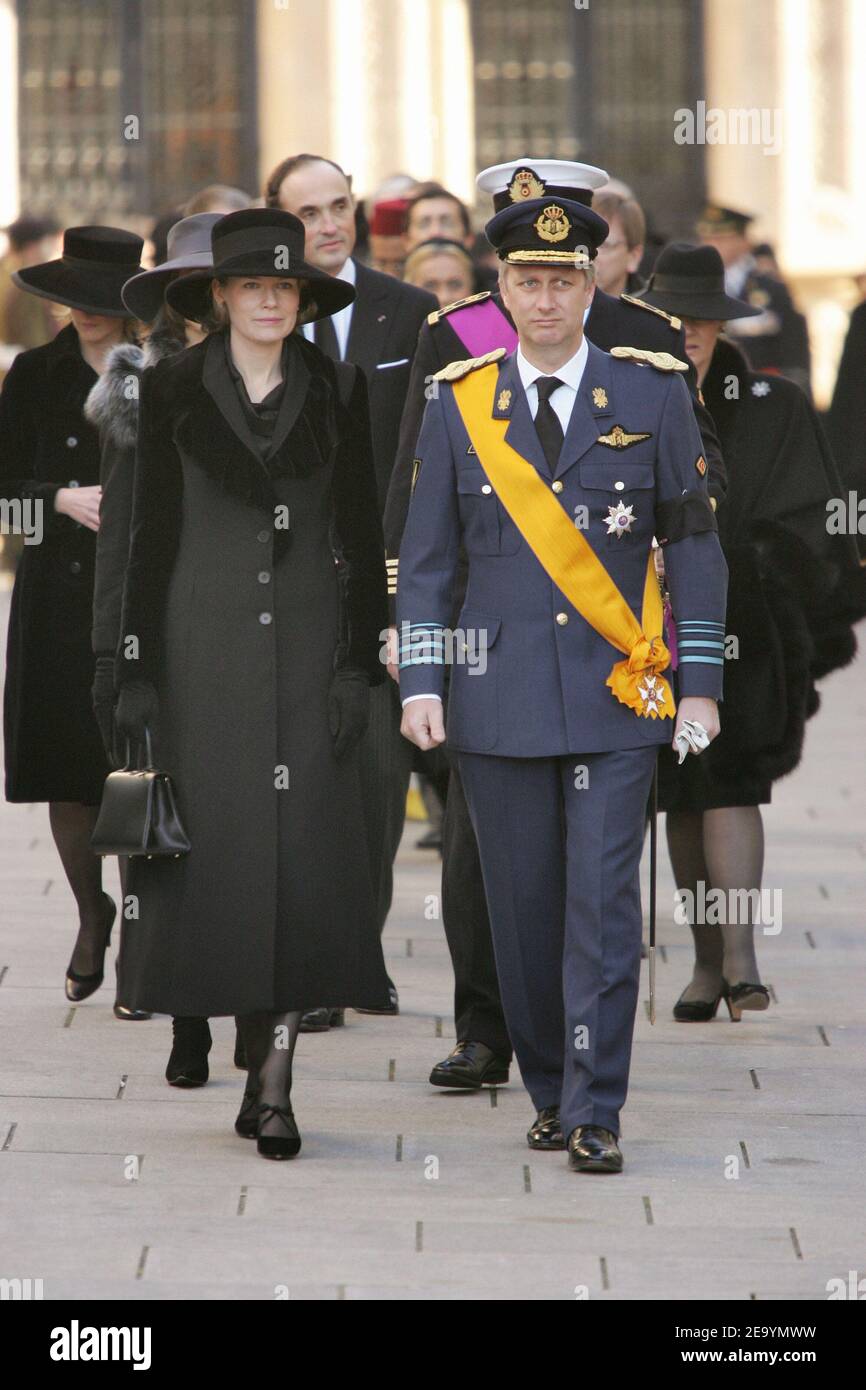 El Príncipe Felipe y la Princesa Mathilde de Bélgica asisten al funeral de la Gran Duquesa Charlotte de Luxemburgo en Luxemburgo el 15 de enero de 2005. La Gran Duquesa murió de cáncer de pulmón a los 77 años, el 10 de enero de 2005. Foto de Klein-Nebinger/ABACA. Foto de stock