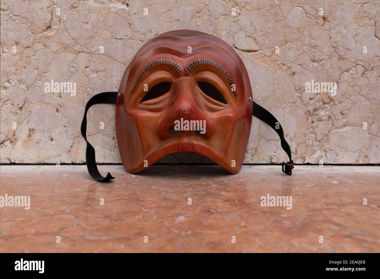 Máscaras venecianas de Zanni por el artista Carlo Setti. Esta es una máscara  de cuero de un personaje de sirviente típico retratado en el teatro  Commedia Dell'Arte Fotografía de stock - Alamy