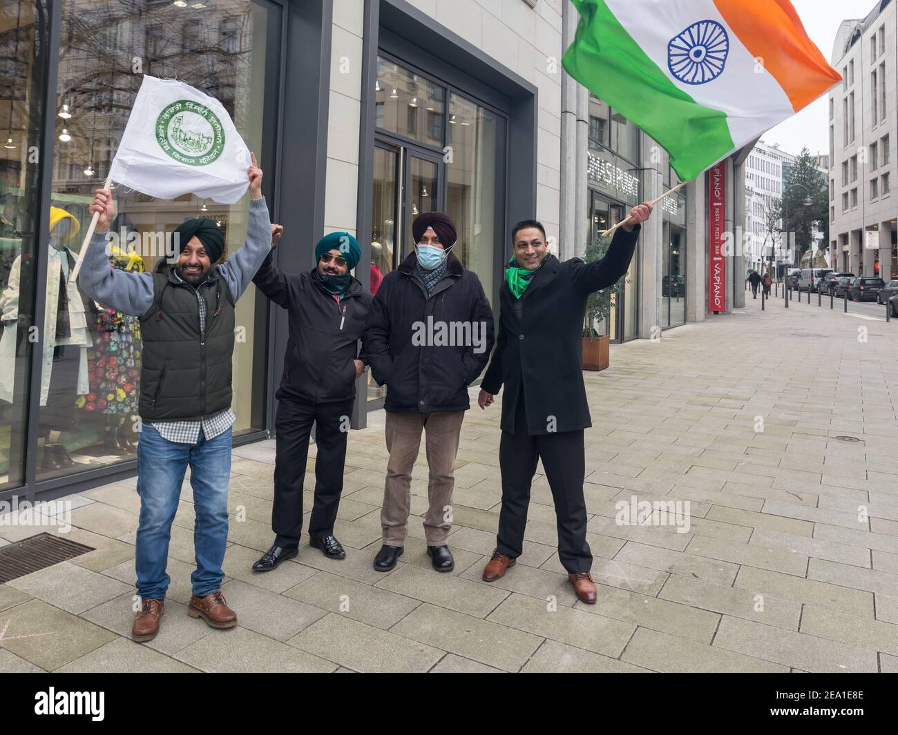 Monty Bhangu, Lovely Bhangu, Hermanos Bhangu, singende Taxifahrer, Youtube, R. S. Bajwa, indiscarente Wirt Chani, Unterstützung der Proteste indiscarcher Foto de stock