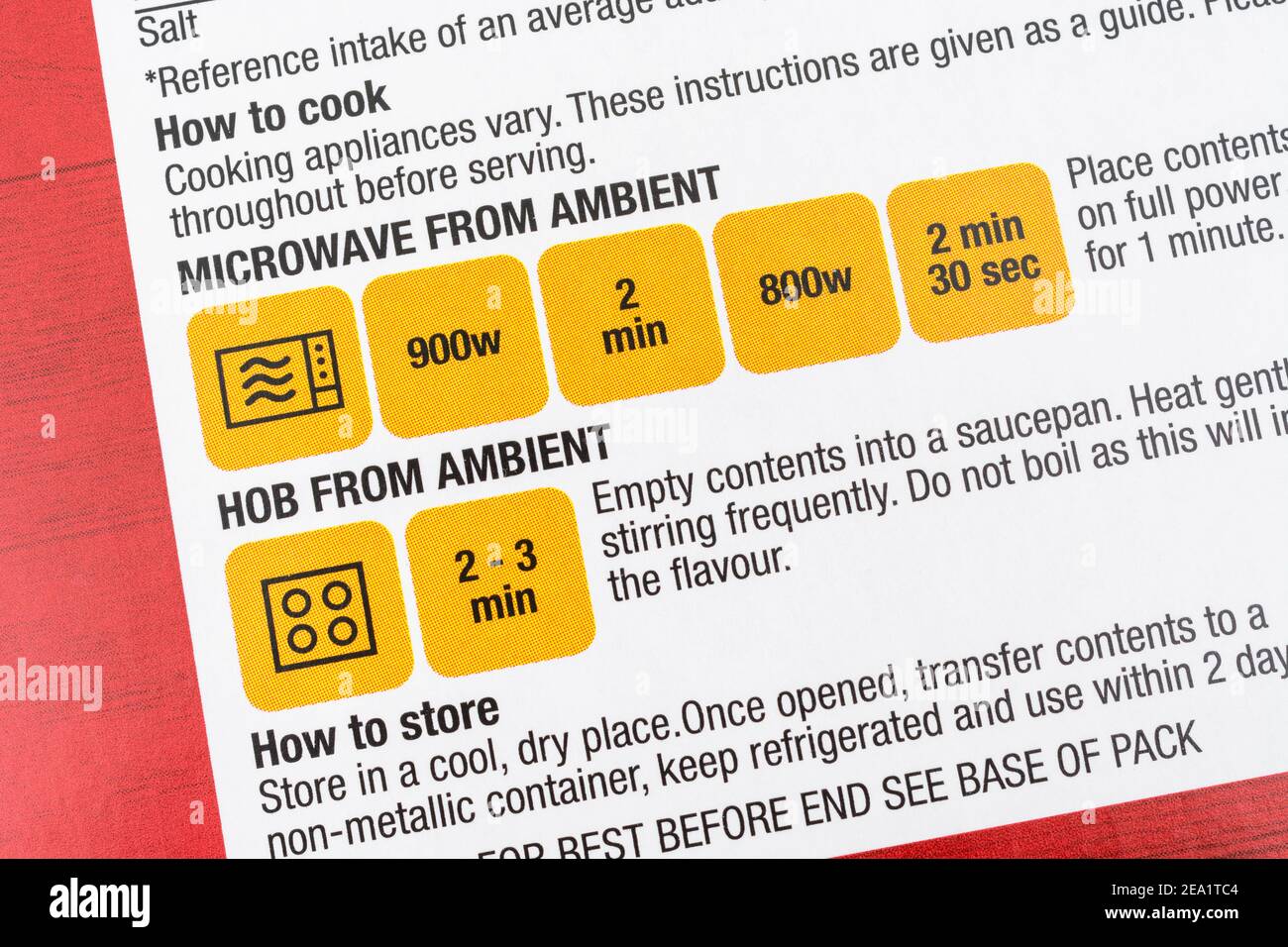 Cómo cocinar / cocinar información etiquetado en una lata de granos de Morrison. Para la comida de conveniencia, aprender a cocinar. Foto de stock