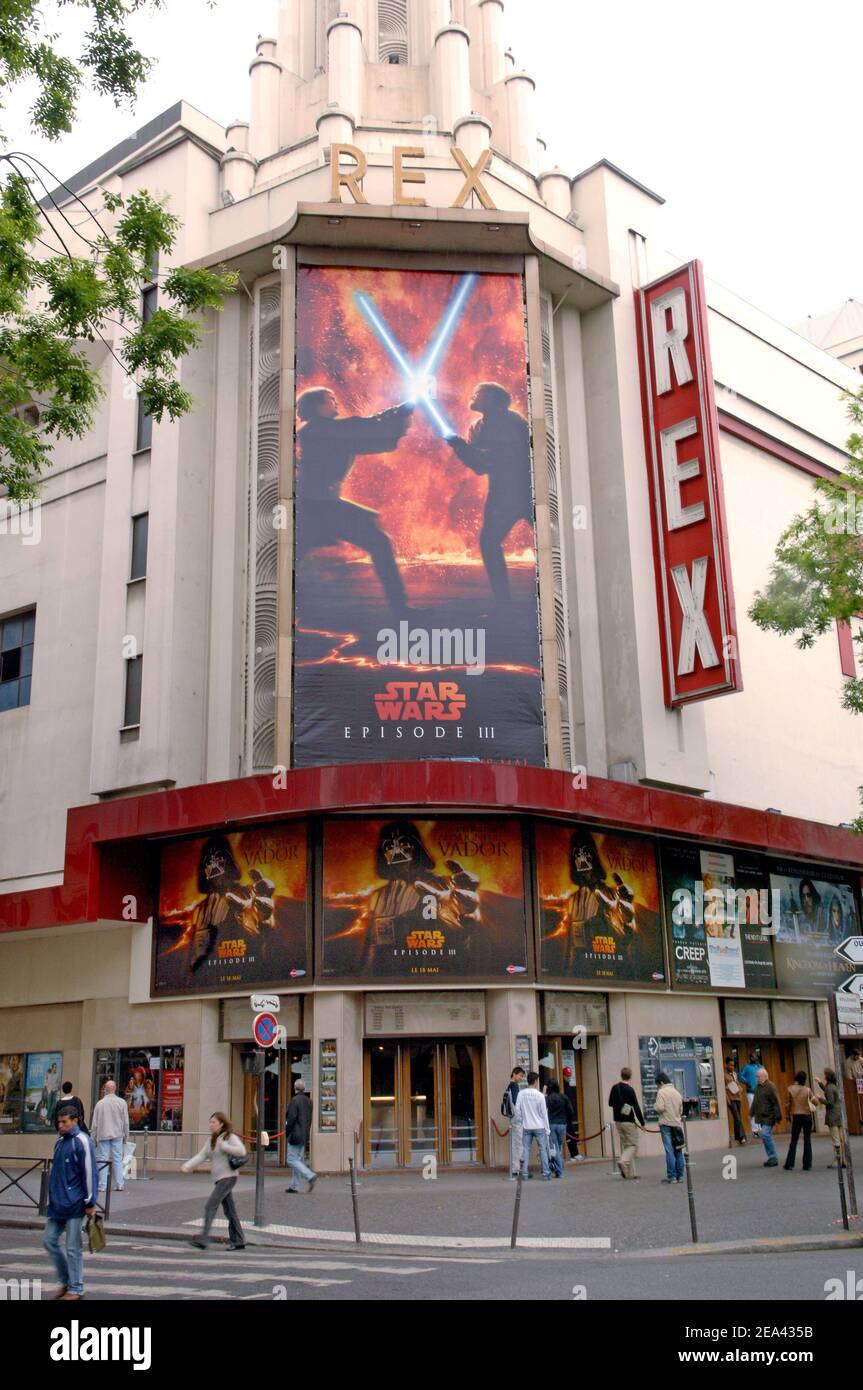 Póster de la película de George Lucas 'Star Wars Episode 3 Revenge of the Sith' en París, Francia, el 16 de mayo de 2005. Foto de Giancarlo Gorassini/ABACA Foto de stock