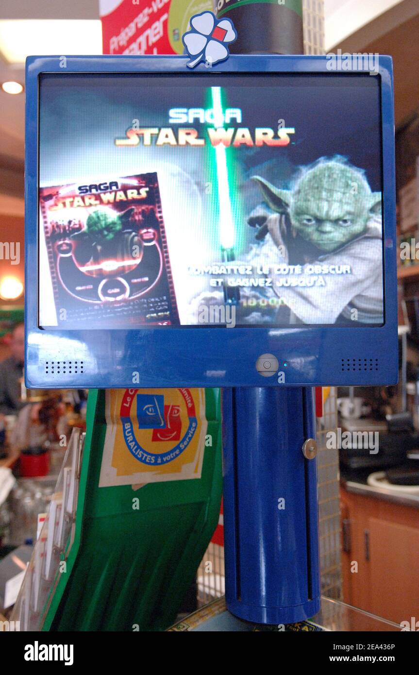 Billete de lotería francés de la película de George Lucas 'Star Wars Episode 3 Revenge of the Sith', representada en París, Francia, el 16 de mayo de 2005. Foto de Giancarlo Gorassini/ABACA Foto de stock