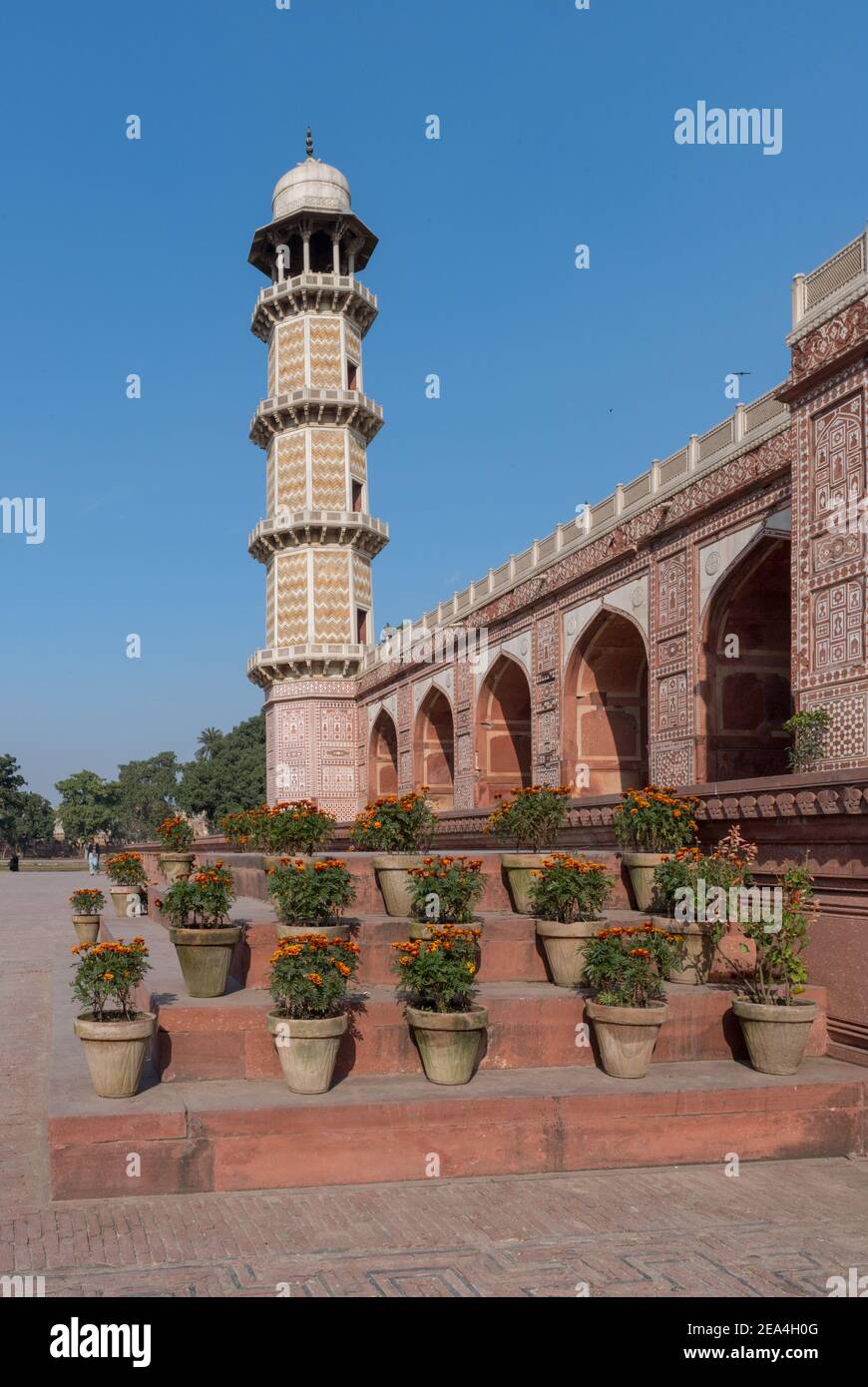 Tumba de nur jahan fotografías e imágenes de alta resolución Alamy
