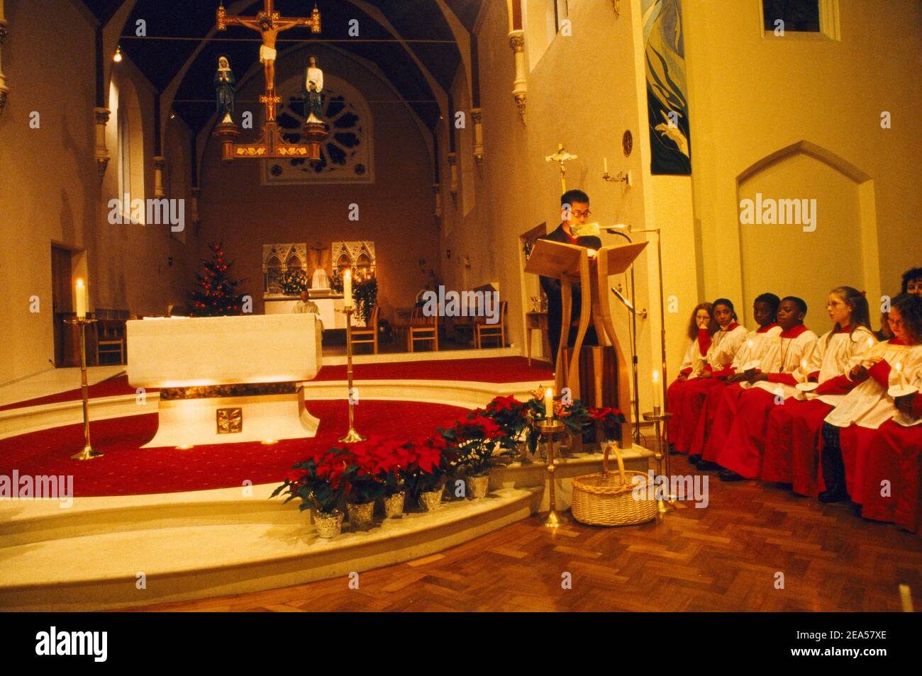 La Misa de Medianoche en la víspera de Navidad St Josephs Iglesia Católica Fotografía de stock - Alamy La Misa de Medianoche en la víspera de Navidad St Josephs Iglesia Católica Fotografía de stock - Alamy