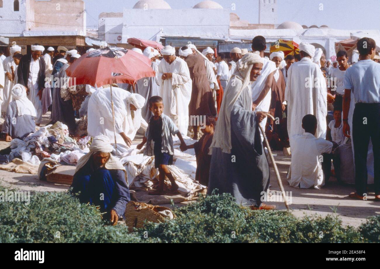 Algeria el oued market fotografías e imágenes de alta resolución - Alamy