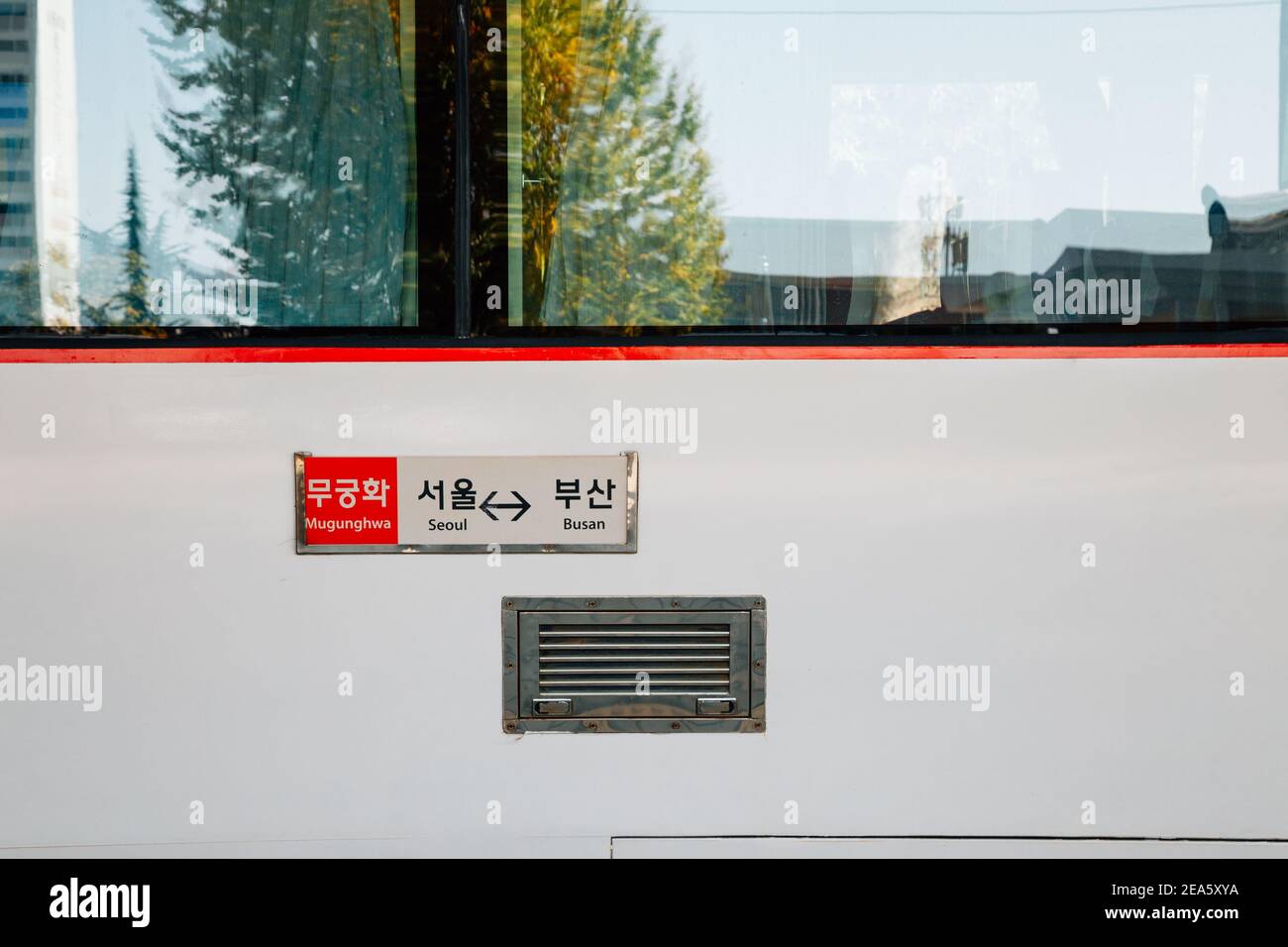 Miryang, Corea - 8 de noviembre de 2020 : Seúl a Busan en tren Foto de stock