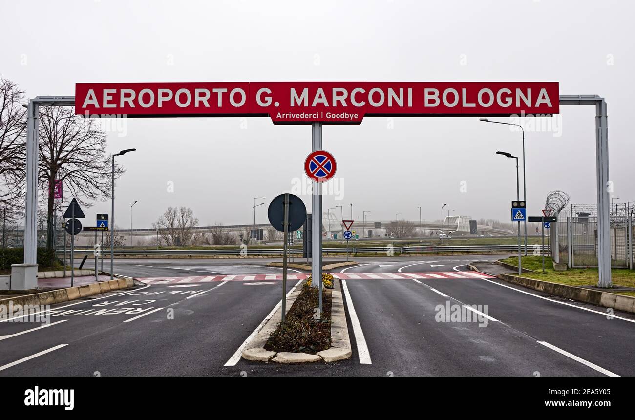 Señal de carretera del aeropuerto Guglielmo Marconi de Bolonia