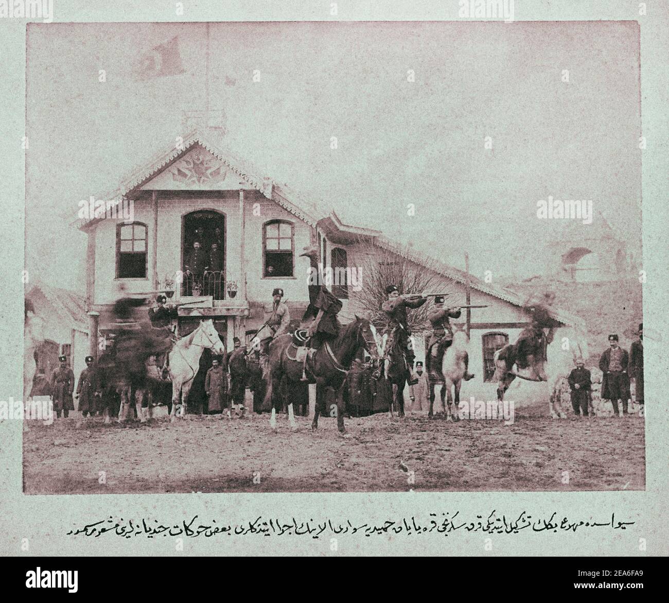 Foto de la cosecha del 40º regimiento de caballería de humedad, durante una sesión de entrenamiento el regimiento consistió en turcos de Karakalpak que se asentaron en Sivas de Ka Foto de stock