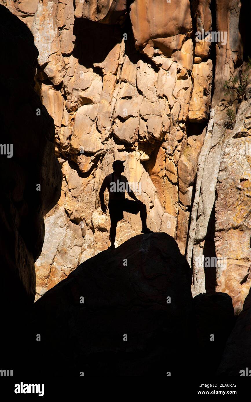 Senderismo / klofing a Cedar Falls, Baviaanskloof, Sudáfrica Foto de stock