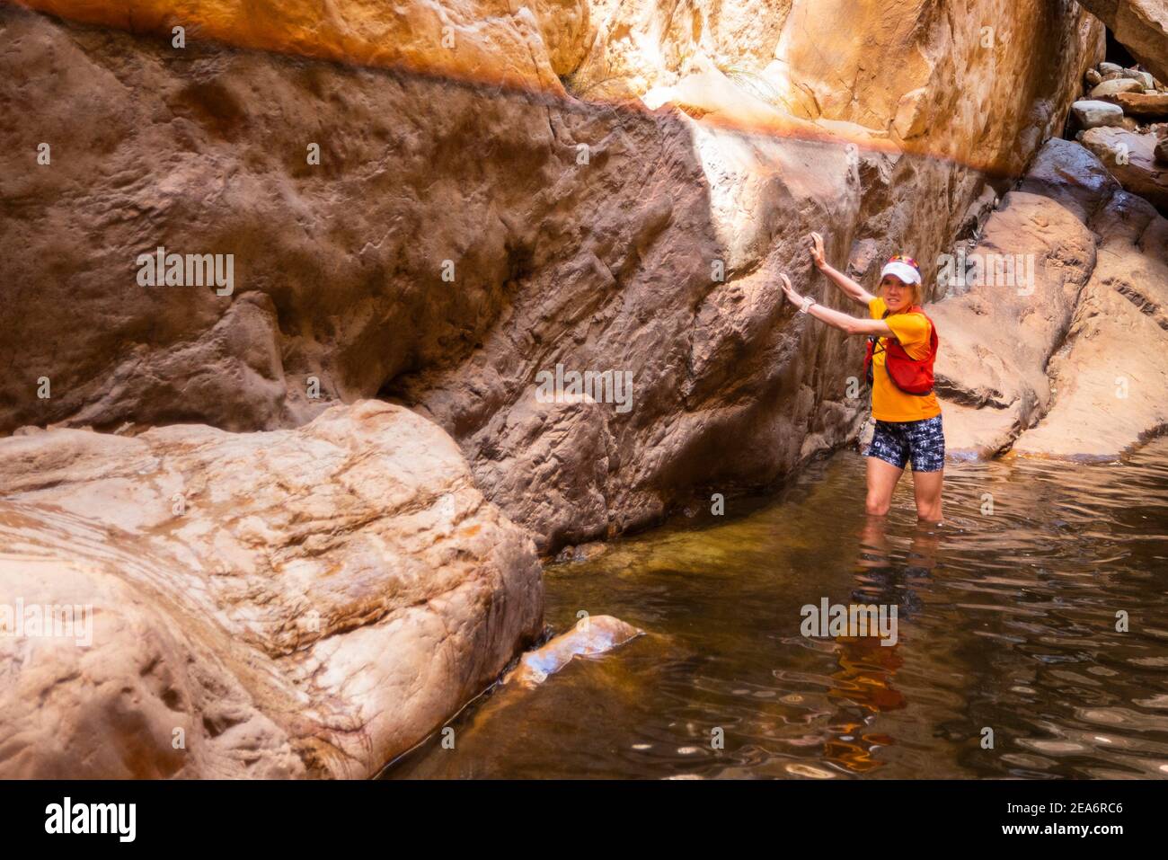 Senderismo / klofing a Cedar Falls, Baviaanskloof, Sudáfrica Foto de stock