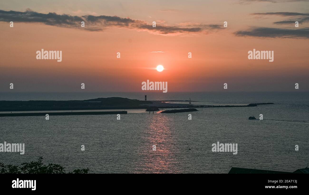 Amanecer sobre Helgoland Duene en septiembre - Sonnenaufgang über Helgoland Düne im September Foto de stock
