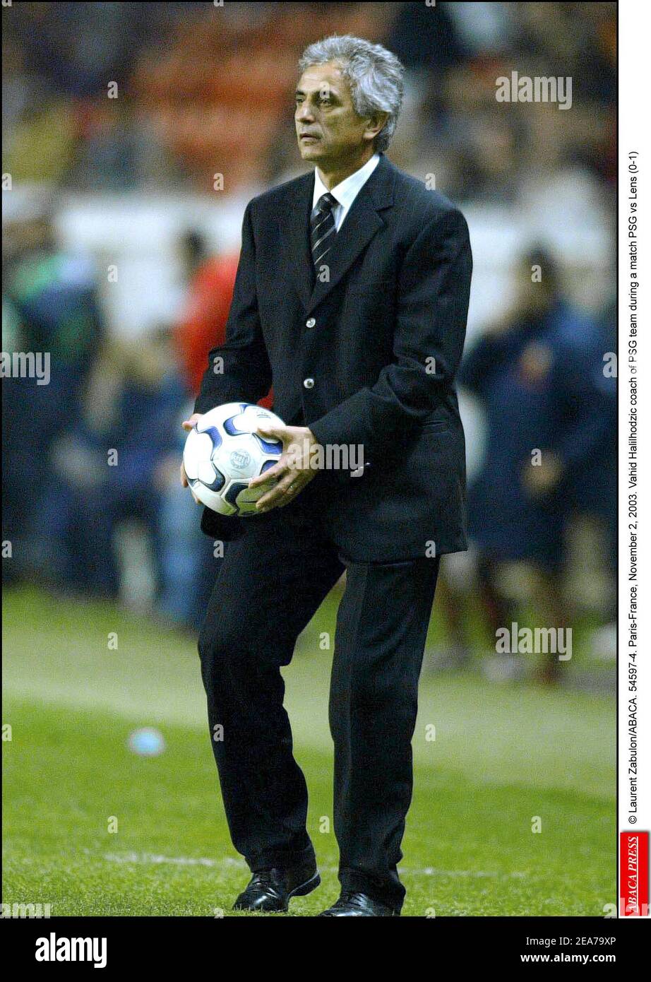 Laurent Zabulon/ABACA. 54597-4. París-Francia, 2 de noviembre de 2003.  Vahid Halilhodzic entrenador del equipo PSG durante un partido PSG vs Lens  (0-1 Fotografía de stock - Alamy