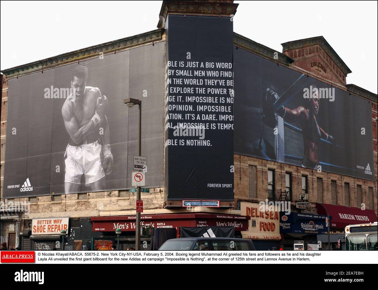Adidas billboard fotografías e imágenes de alta resolución - Alamy