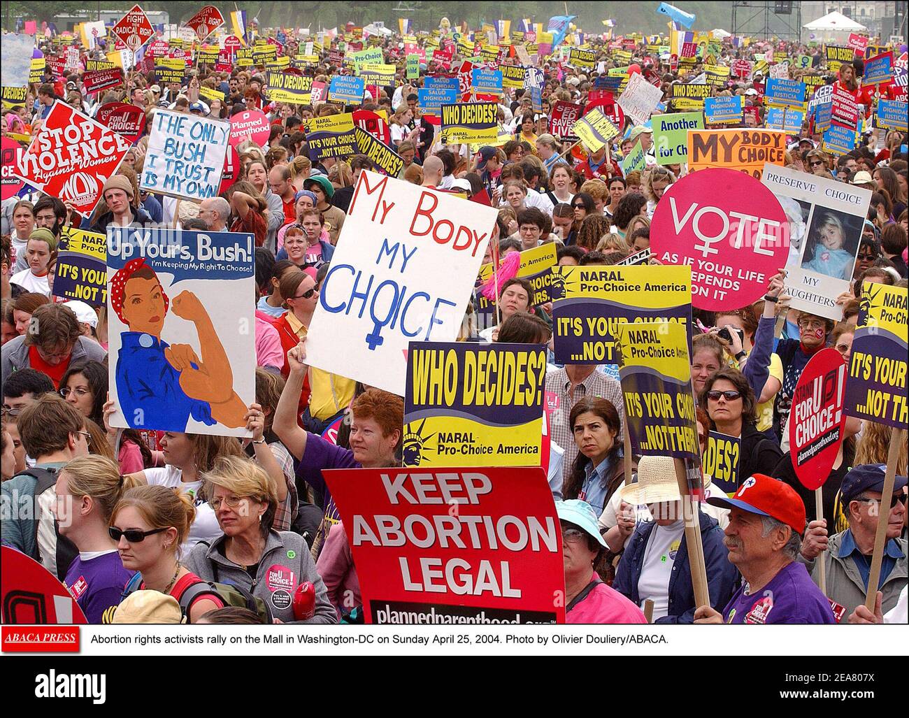 Activistas por los derechos del aborto se reúnen en el Mall en Washington-DC el domingo 25 de abril de 2004. Foto de Olivier Douliery/ABACA. Foto de stock