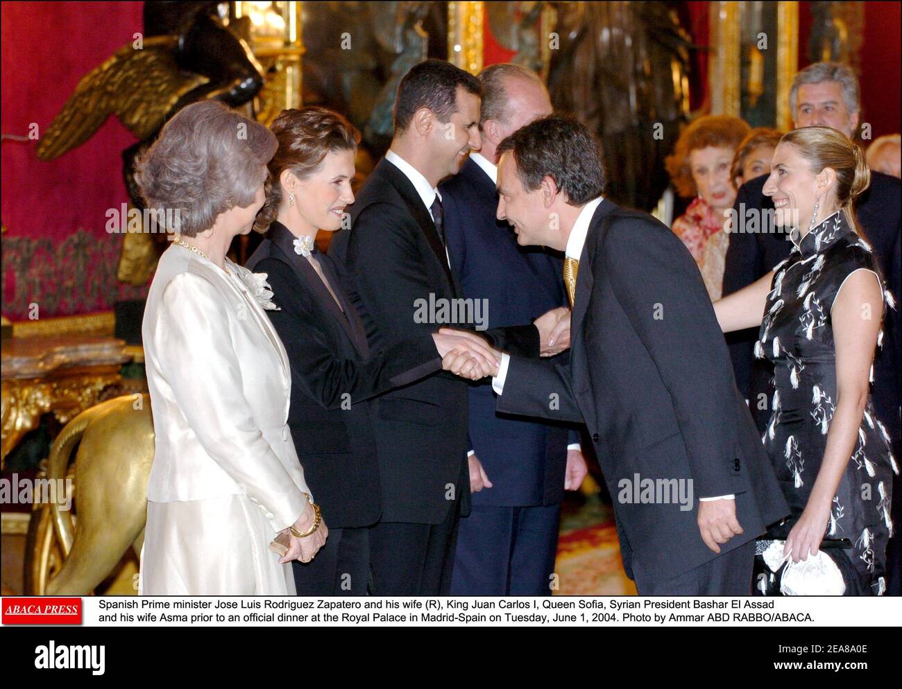 El primer ministro español José Luis Rodríguez Zapatero y su esposa (R), el  rey Juan Carlos I, la reina Sofía, el presidente sirio Bashar al Assad y su  esposa Asma antes de