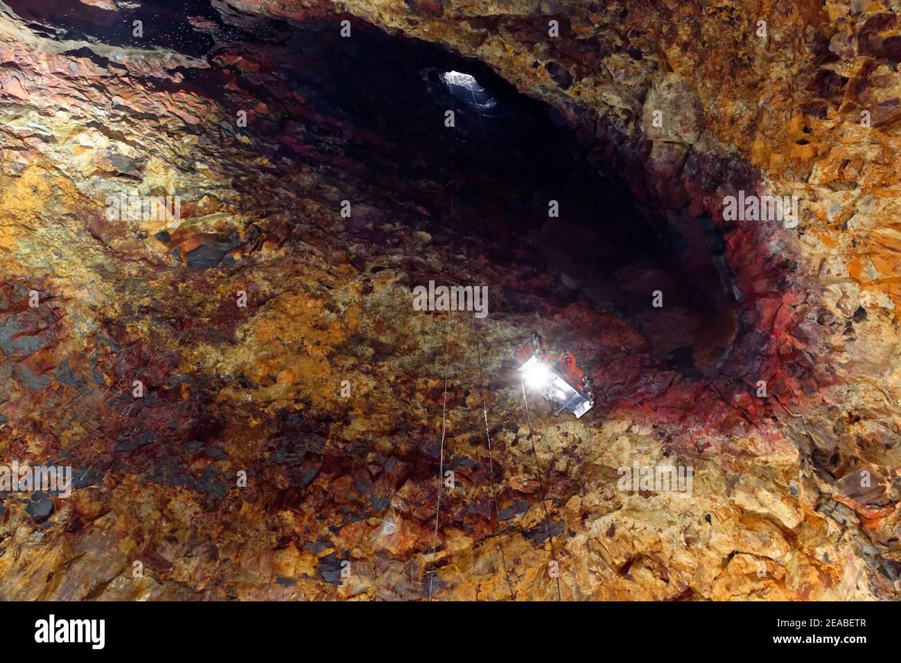 Viaje al volcán Thrihnukagigur, cámara magma con inclusiones de mineral, Islandia Foto de stock