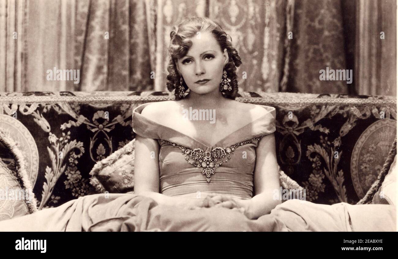 1930 . Estados Unidos : la actriz de cine GRETA GARBO en ROMANCE ( Romanzo  ) por Clarence Brown , De una obra de Edward Shelton - MGM - FILM - FILM -