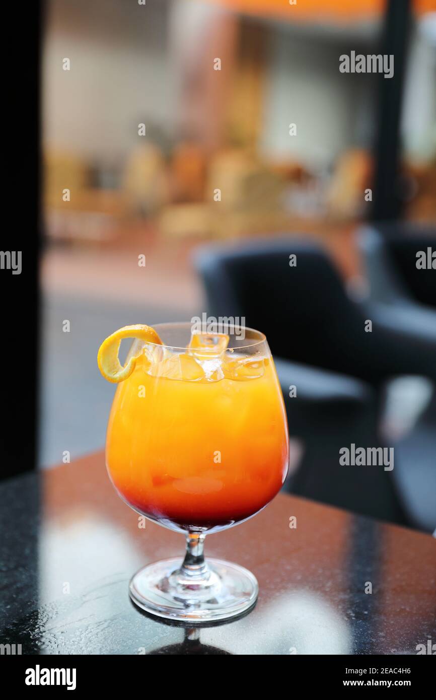 Coctel Sunrise Zumo De Pina Naranja En El Restaurante Fotografia De Stock Alamy