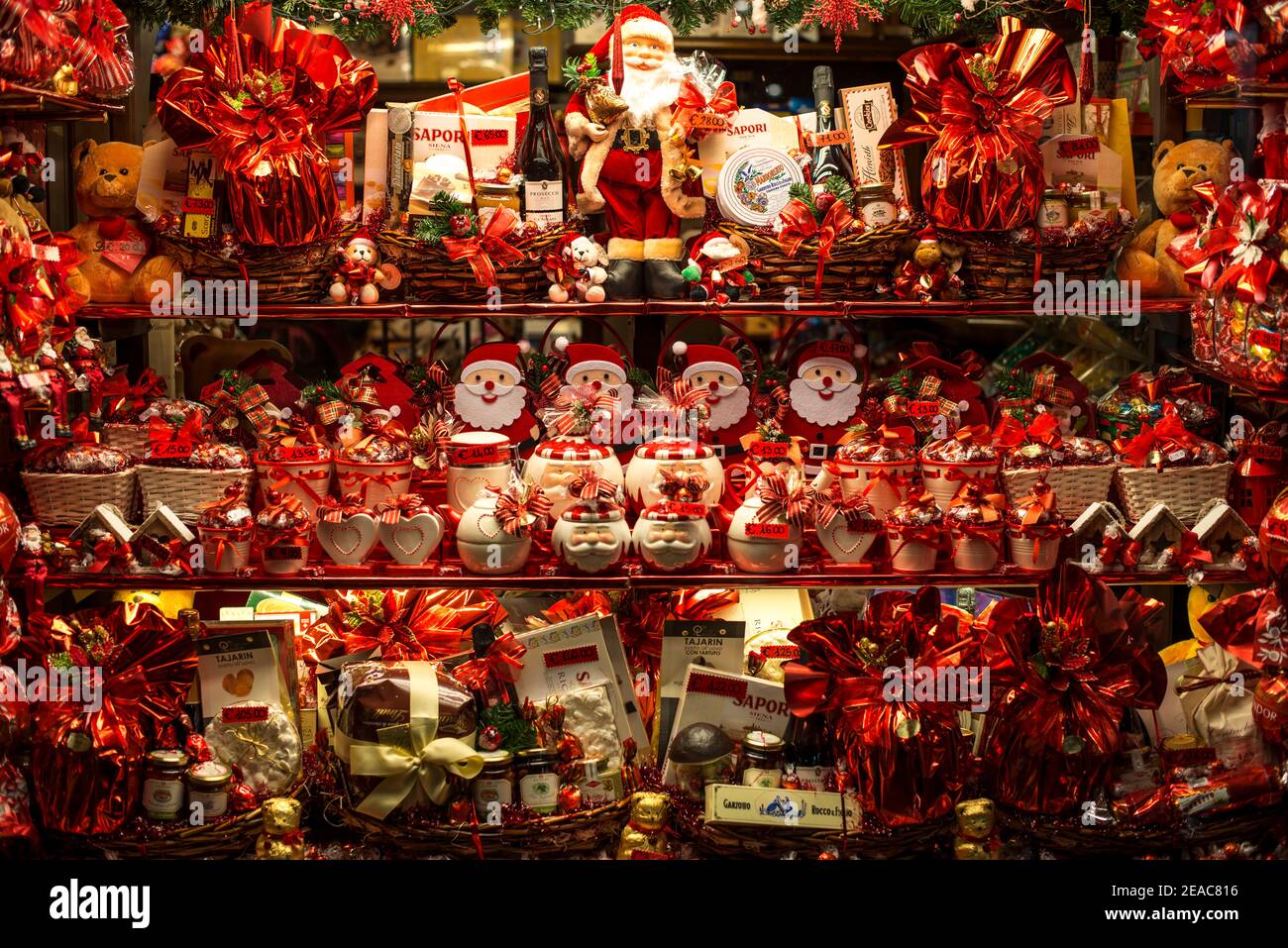 Escaparate de navidad con dulces fotografías e imágenes de alta resolución - Alamy Escaparate de navidad con dulces fotografías e imágenes de alta resolución - Alamy