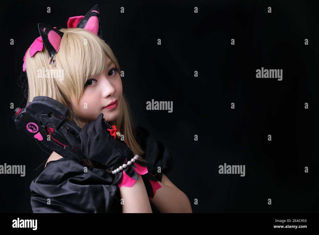 Japón anime cosplay , retrato de chica cosplay aislado en fondo negro  Fotografía de stock - Alamy