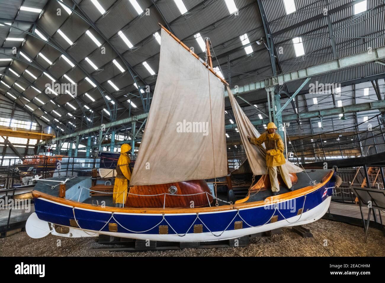 Inglaterra, Kent, Chatham, el Dockyard histórico, RNLI Lifeboat Museum, exposición de botes salvavidas históricos Foto de stock