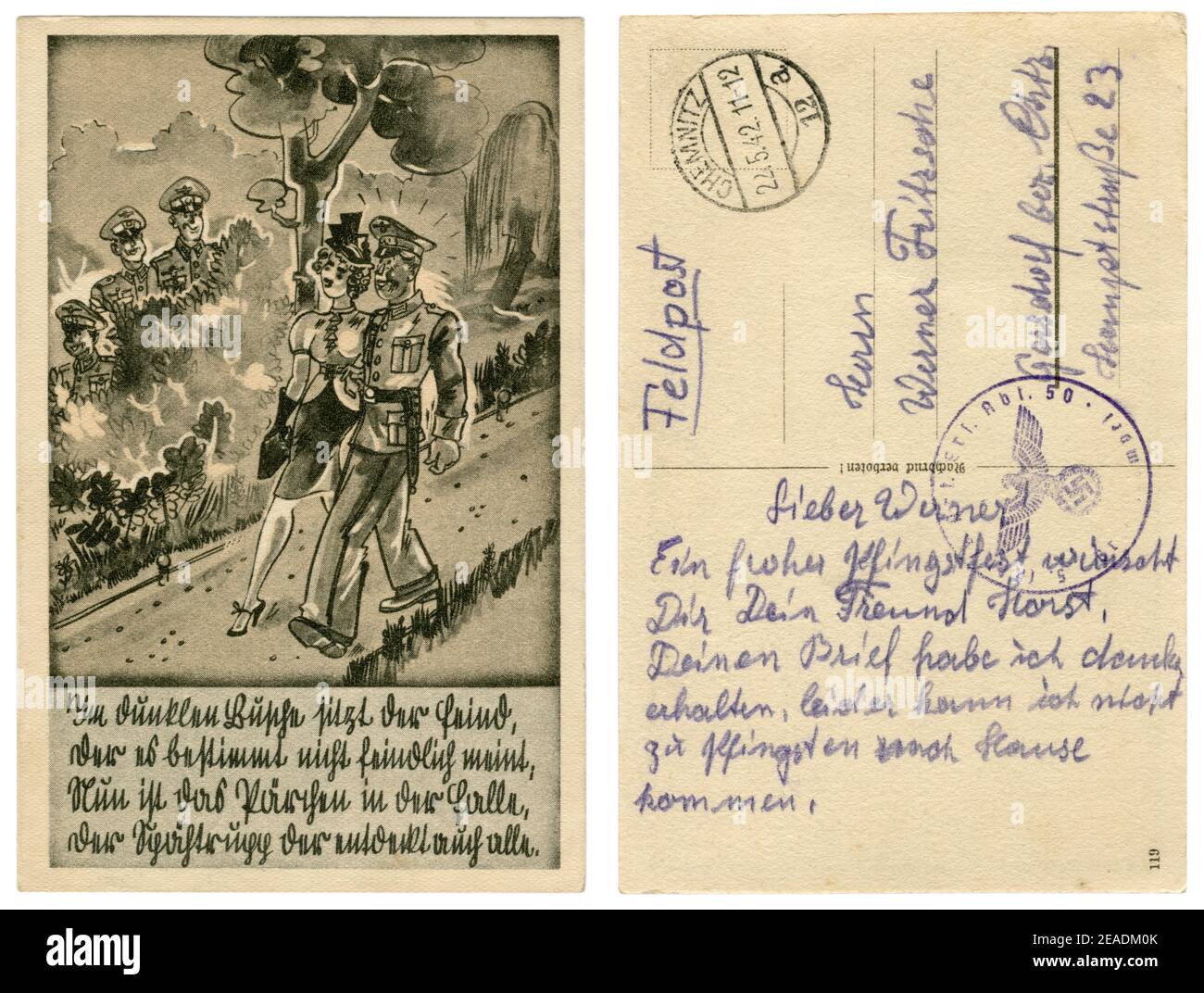 Postal histórica alemana: Soldado alemán con uniforme de vestido completo caminando en el Parque con una chica. Fecha y emboscada en los arbustos, serie satírica 1939 Foto de stock