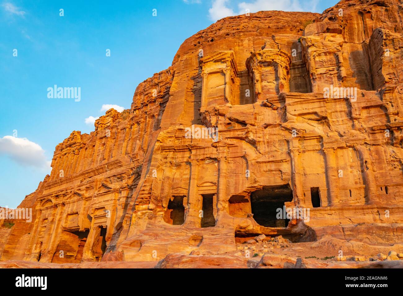 Tumbas de Corinto y Palacio en petra, Jordania Foto de stock