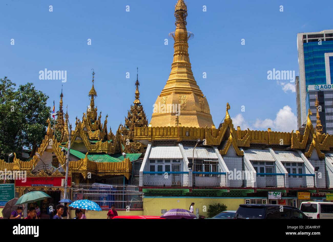 Las calles de Yangon Myanmar Birmania Sudeste de Asia Foto de stock