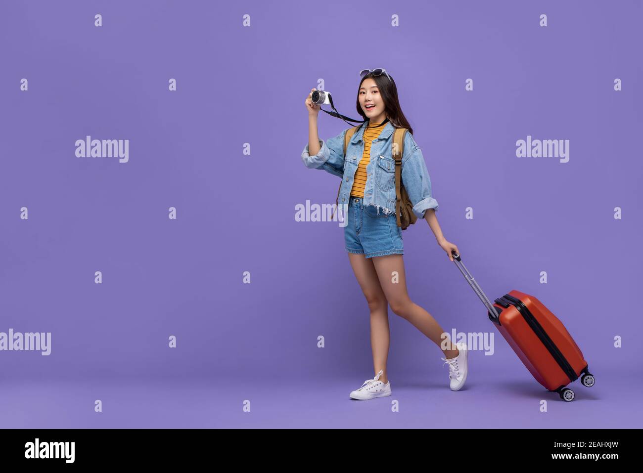 Mochila de viaje con parches fotografías e imágenes de alta resolución -  Alamy