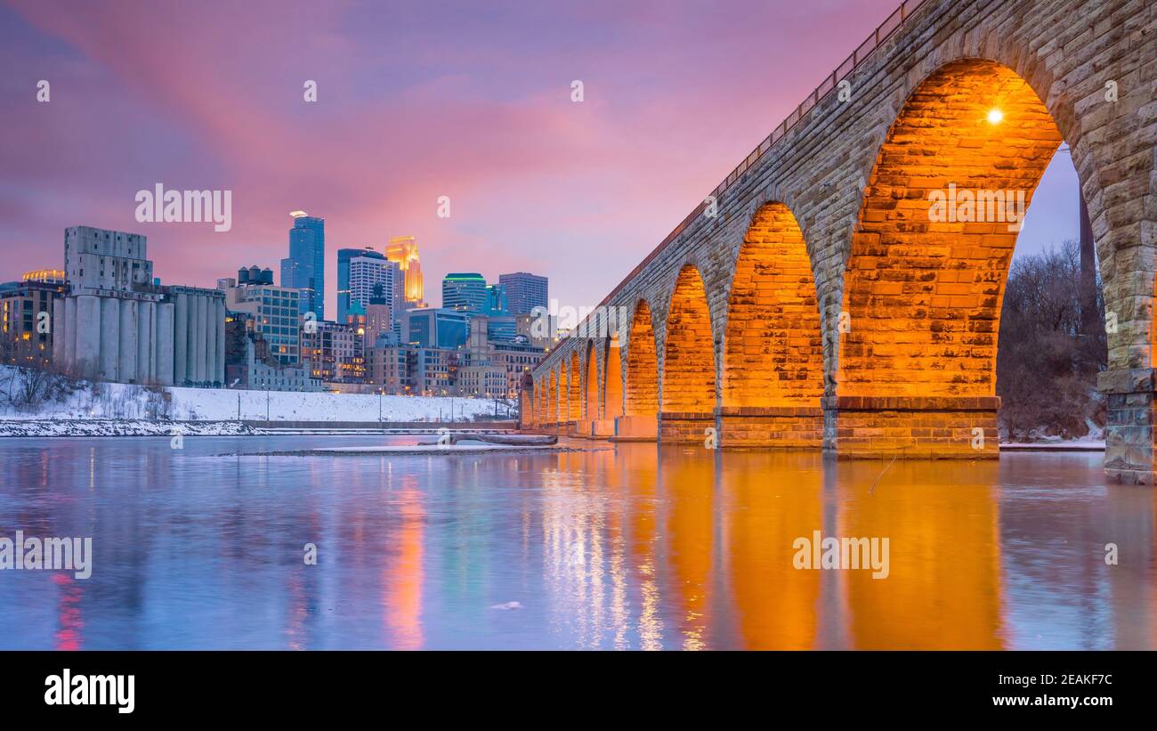 El horizonte del centro de Minneapolis en Minnesota, Estados Unidos Foto de stock