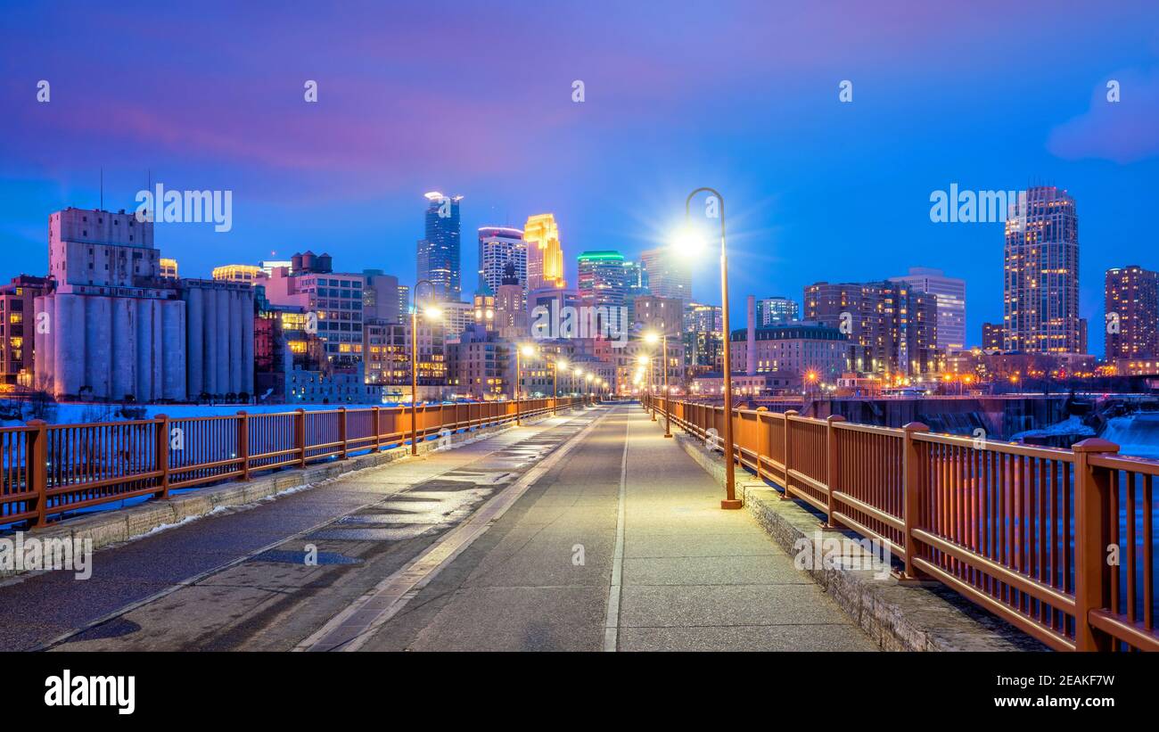 El horizonte del centro de Minneapolis en Minnesota, Estados Unidos Foto de stock