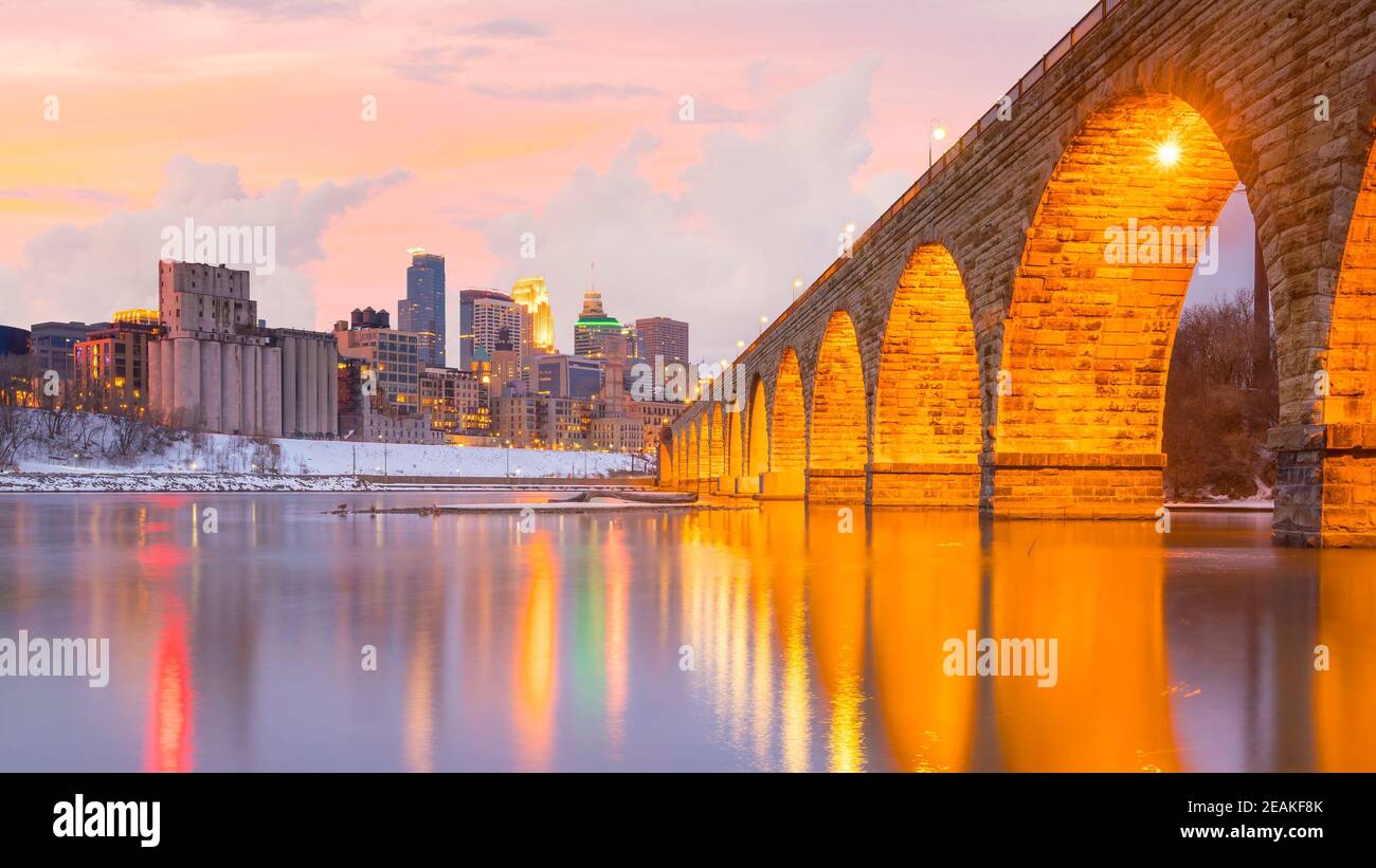 El horizonte del centro de Minneapolis en Minnesota, Estados Unidos Foto de stock