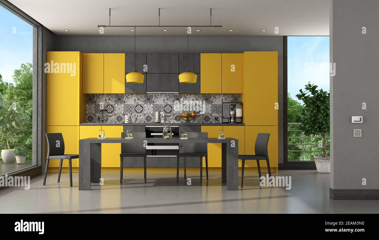 Moderna cocina negra y amarilla. Foto de stock