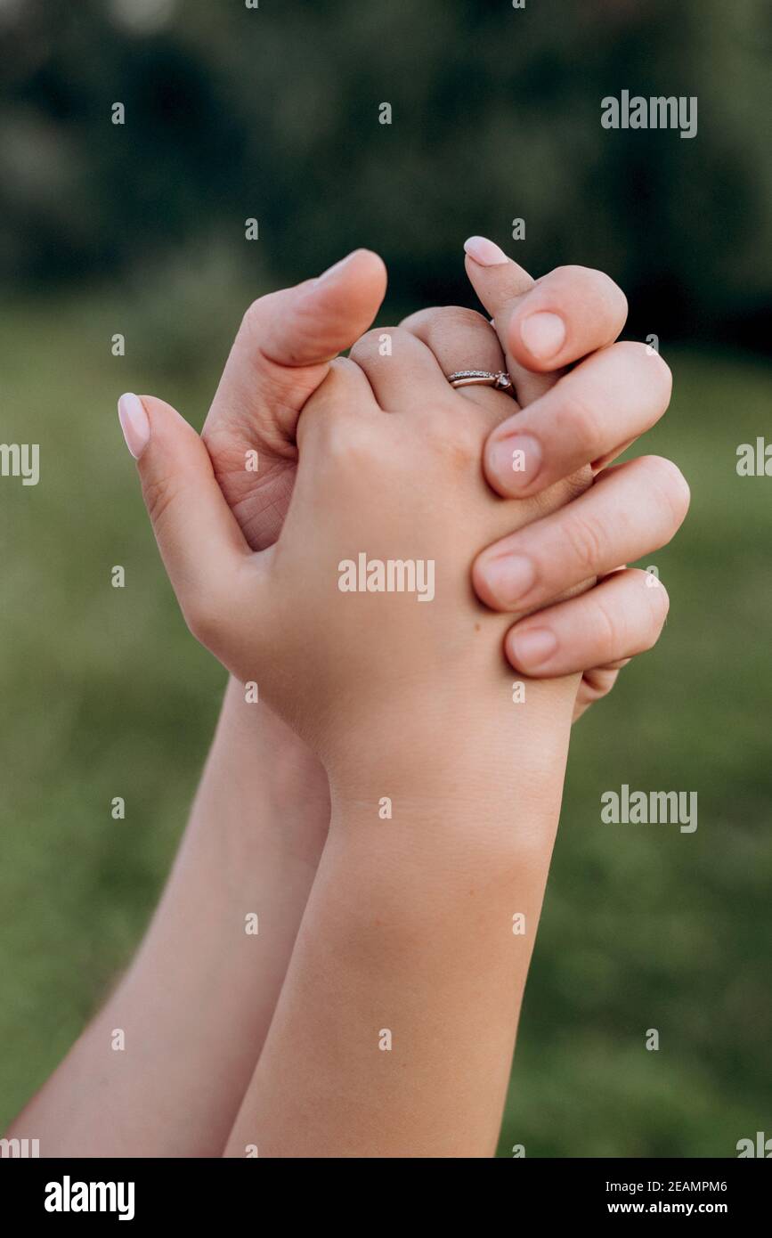 esquema de apretón de manos y distanciamiento en psicología y ciencia de  cuerpo Fotografía de stock - Alamy