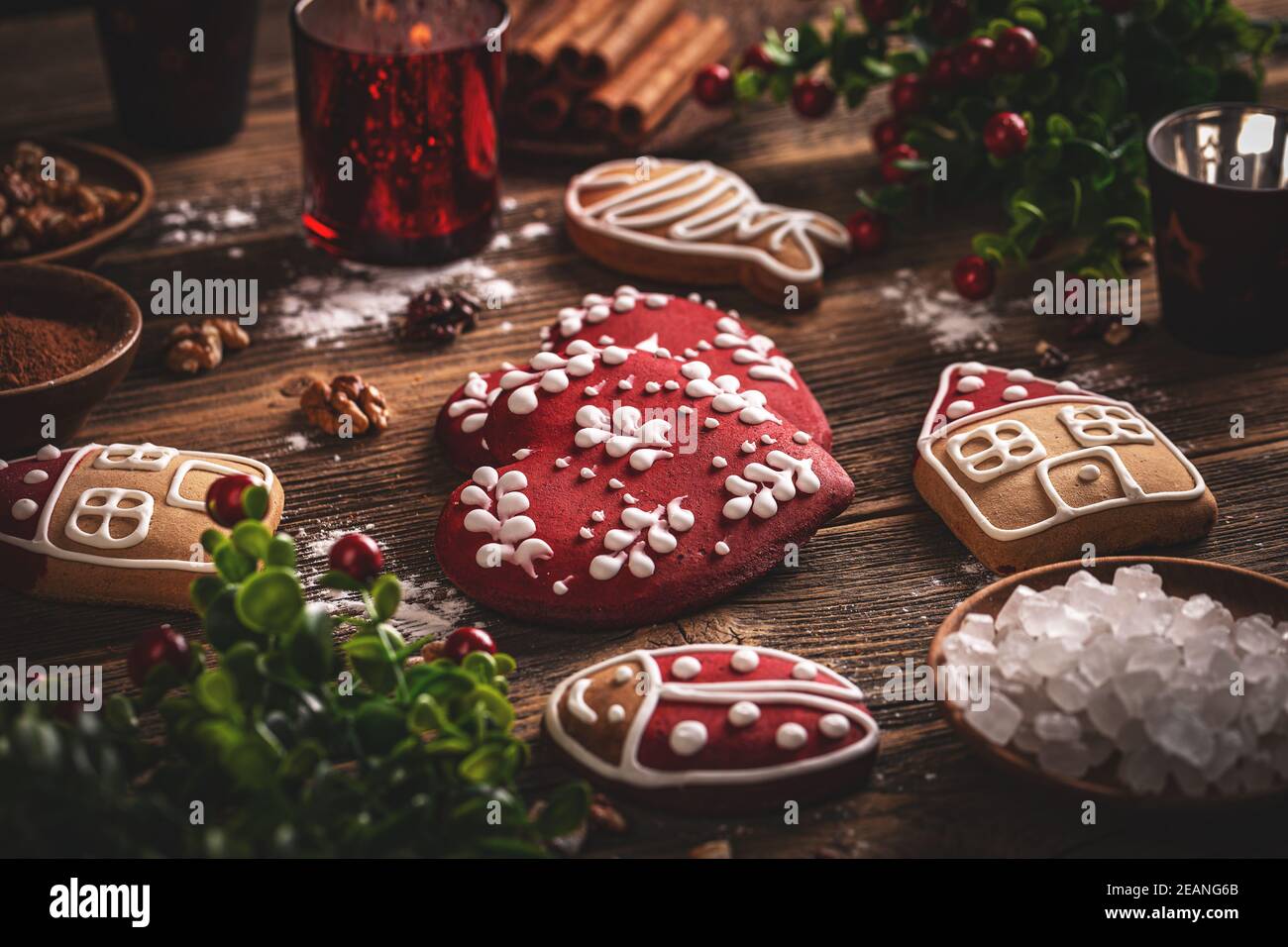 Composición de Navidad con pan de jengibre Foto de stock