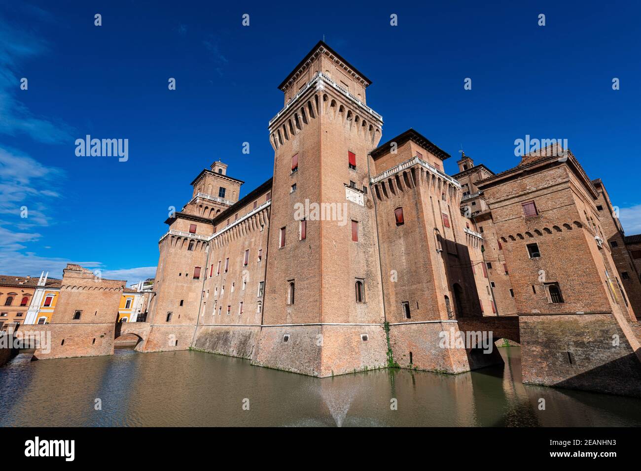 Castillo este, Patrimonio de la Humanidad de la UNESCO, Ferrara, Emilia-Romagna, Italia, Europa Foto de stock