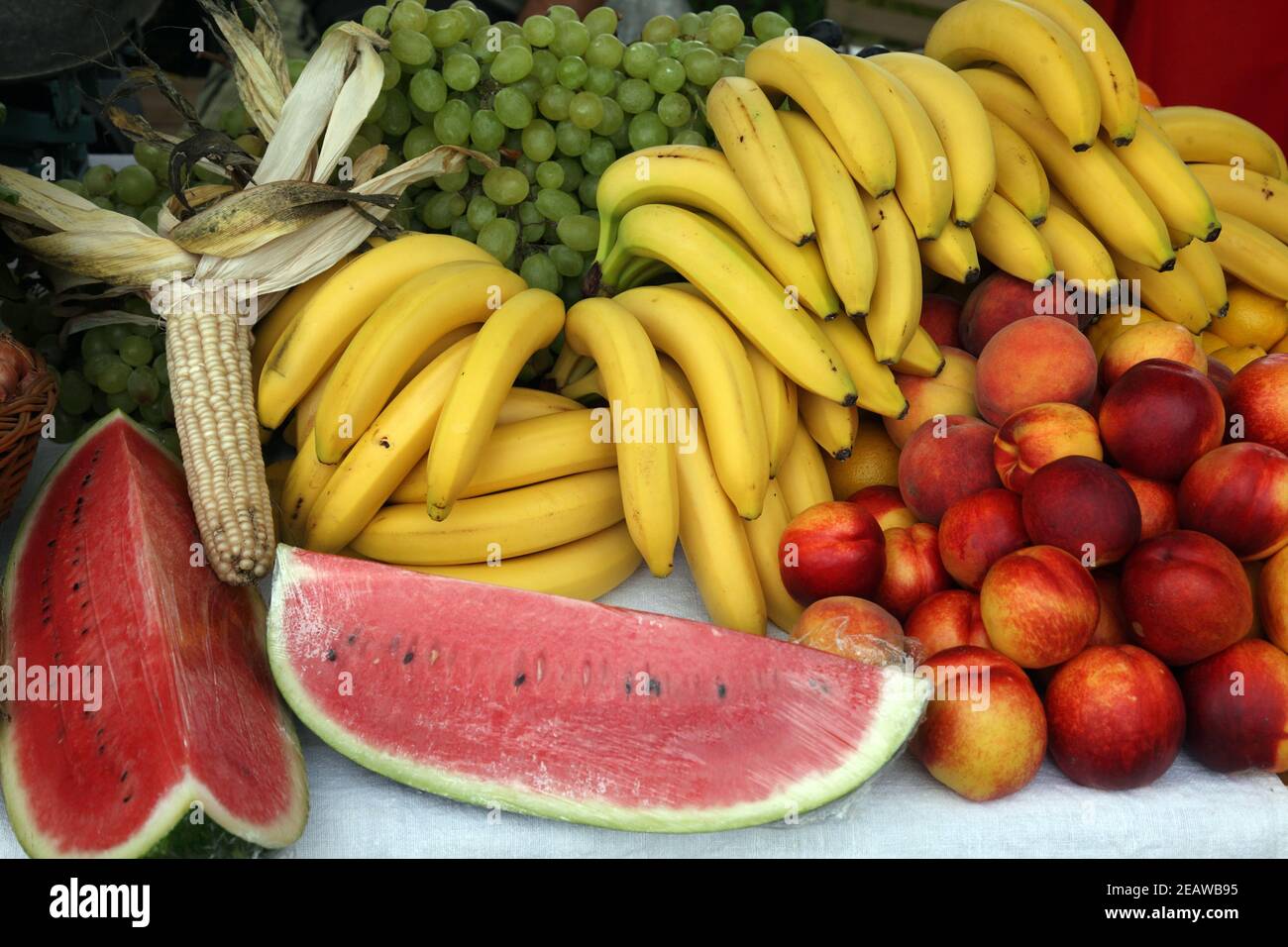 Diferentes Tipos De Frutas Y Verduras A La Venta Expuestas En El Evento Dionisio Ceremonia En 8598