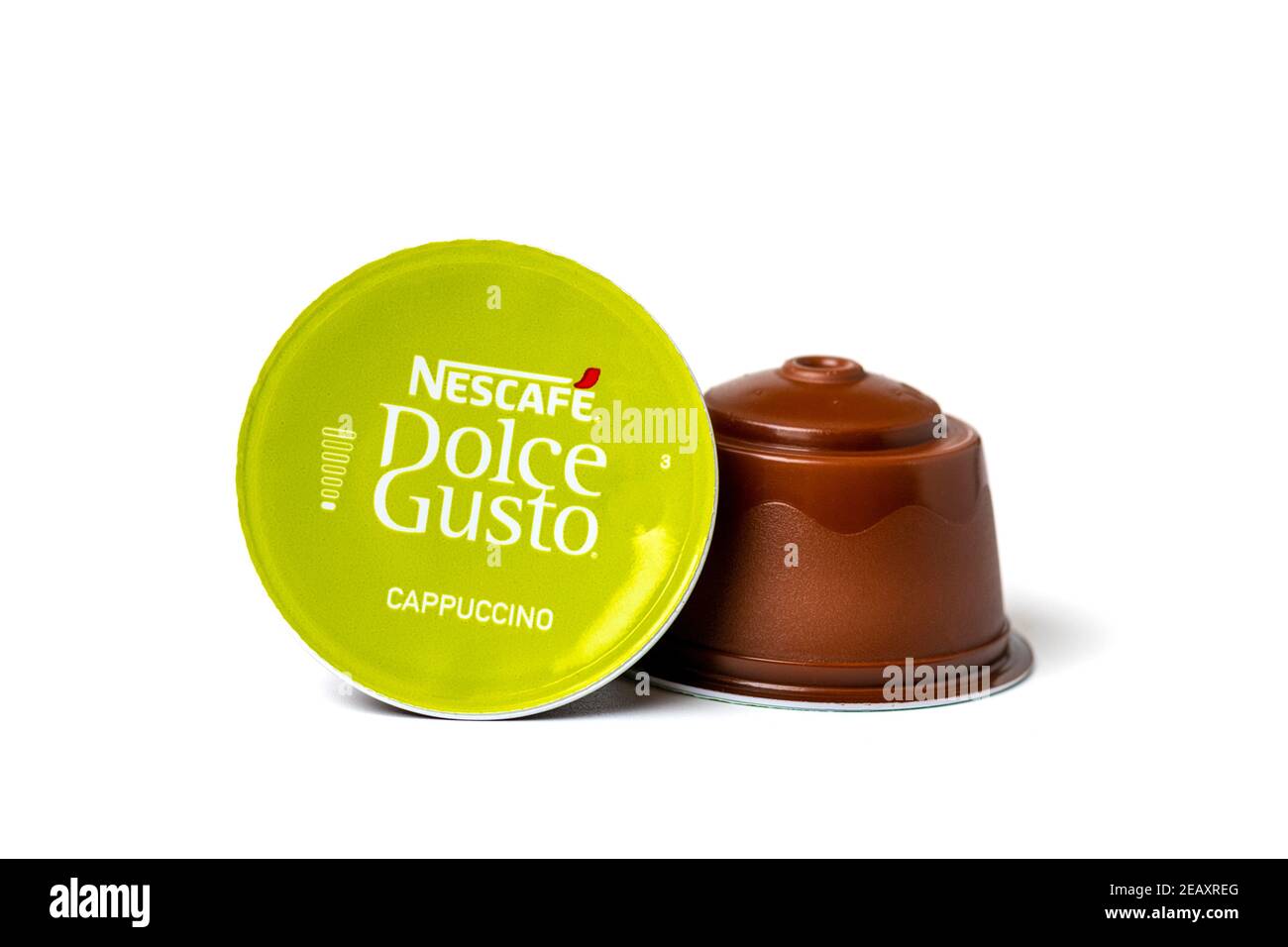Enero 2021,Milán, Italia conjunto de cápsulas de café Nescafe Dolce gusto  aisladas sobre fondo blanco Vista superior bebida plana obtenida a partir  de cápsulas dosificadas Fotografía de stock - Alamy