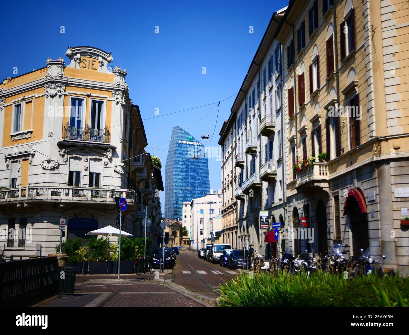 Distrito financiero comercial de Milán edificio del banco BNP Paribas, Milán, Italia Foto de stock