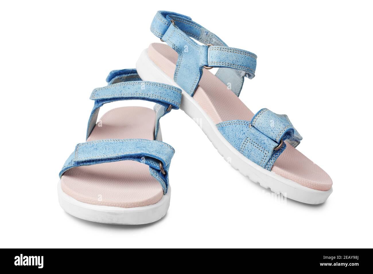 Azul mujer cuero sandalias correas de velcro plano suela blanca fondo  aislado primer plano vista lateral delantera, mujer sandalias zapatos, par  moda sandalias de verano Fotografía de stock - Alamy