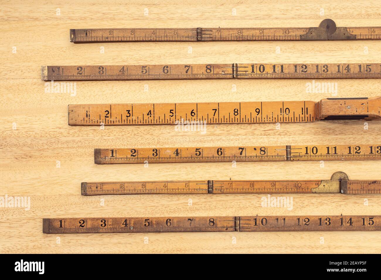 Old length measuring instrument fotografías e imágenes de alta resolución -  Alamy