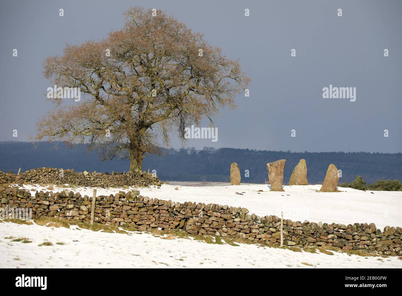 Nueve piedras cerca de pie en Harthill Moor en el Distrito de Derbyshire Peak Foto de stock