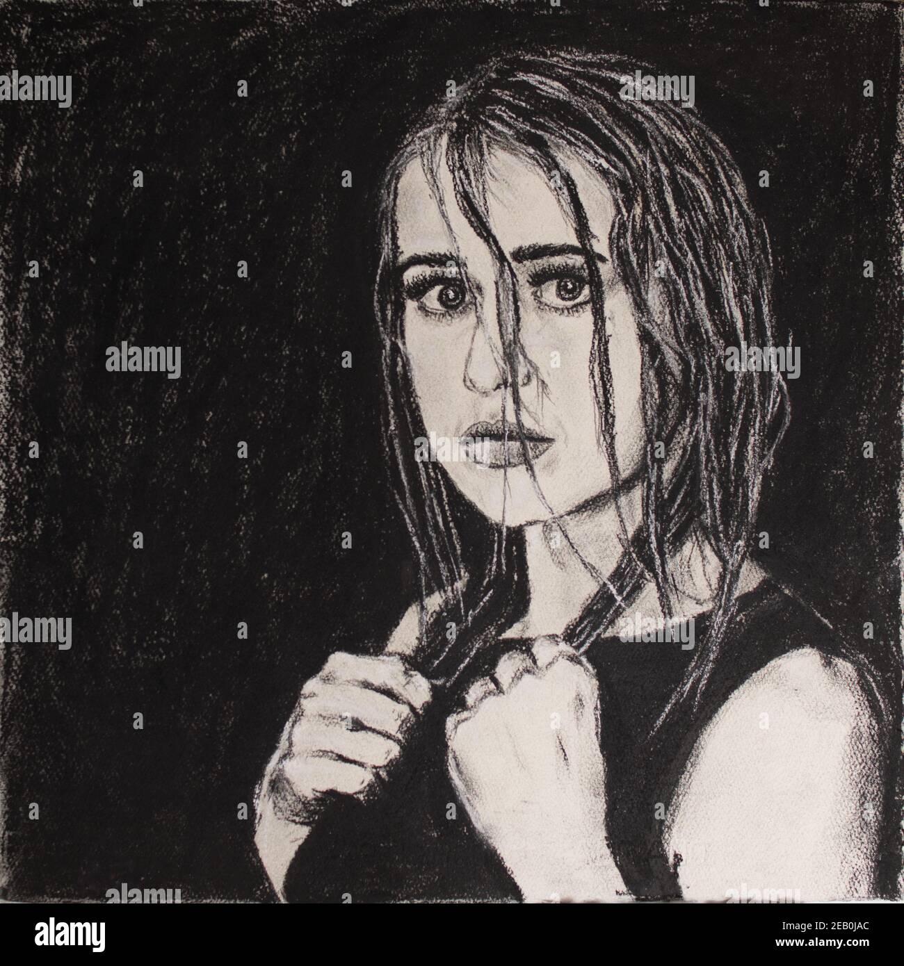 Dibujo de carbón en papel. Hermoso Retrato de una mujer joven con cabello  mojado Fotografía de stock - Alamy