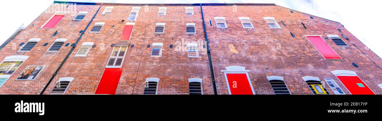 Edificio alto e impresionante de ladrillo rojo. Los Maltings, Staitha Street, Wells-Next-the-sea North Norfolk England Foto de stock