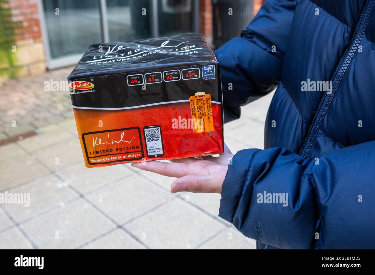 Caja de fuegos artificiales fotografías e imágenes de alta resolución -  Alamy